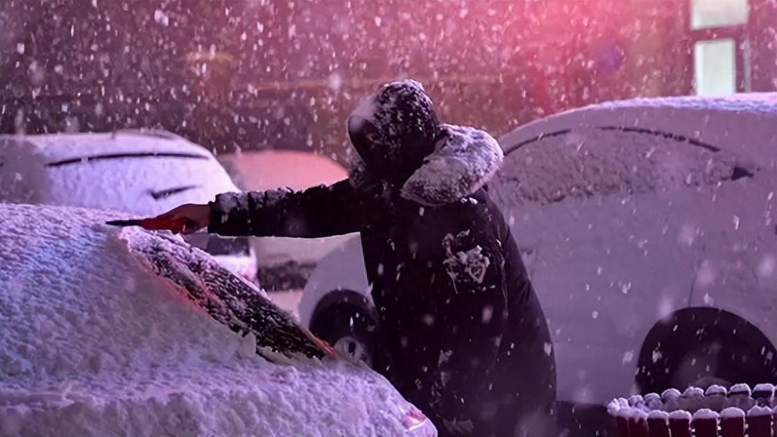 河南鵝毛大雪滿天飛 積雪腳脖子深