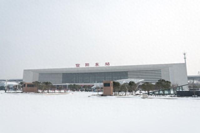 直擊各地強降雪:河南雪厚得像切糕