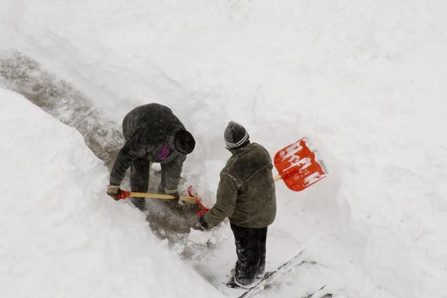 直擊各地強降雪:河南雪厚得像切糕