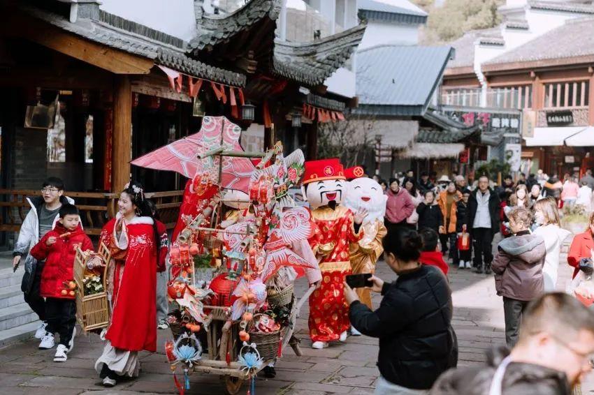 各地解鎖多種玩法“鬧”元宵