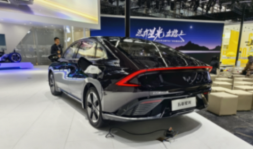 五菱星光降至9.98萬元,這必須得感謝比亞迪