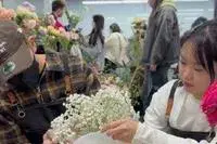 婦女節(jié)公司為女生開了一間花店