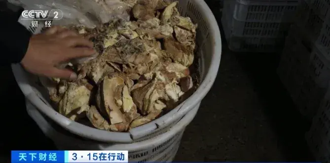 監(jiān)管現(xiàn)場(chǎng)查封2萬(wàn)余盒梅菜扣肉
