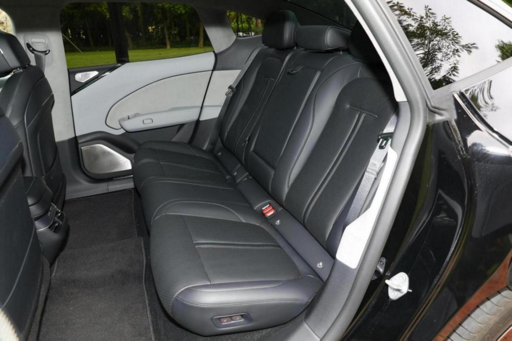 直面小米SU7!極氪007新車型售20.99萬,續航688km,800V高壓架構