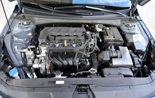 發(fā)動機(jī)艙5年了沒清洗一次,對車有影響嗎?能用水沖洗嗎?