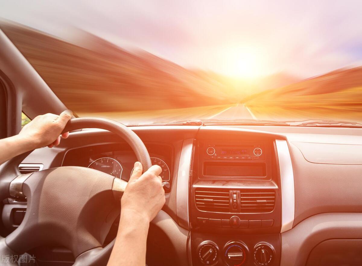 前車堵在路口不動,后車壓實線變道被扣3分?交警:不懂下次照罰