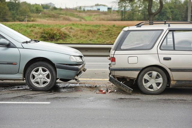 開車遭遇加塞,撞上去算誰的全責?交警提醒:別吃虧在這里!