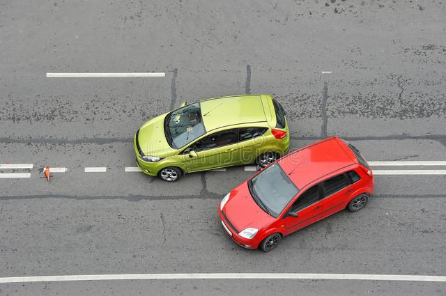 開車遭遇加塞,撞上去算誰的全責?交警提醒:別吃虧在這里!