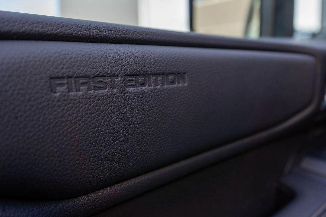 豐田全新一代普拉多FIRST EDITION版實車亮相 黑武士造型更顯個性