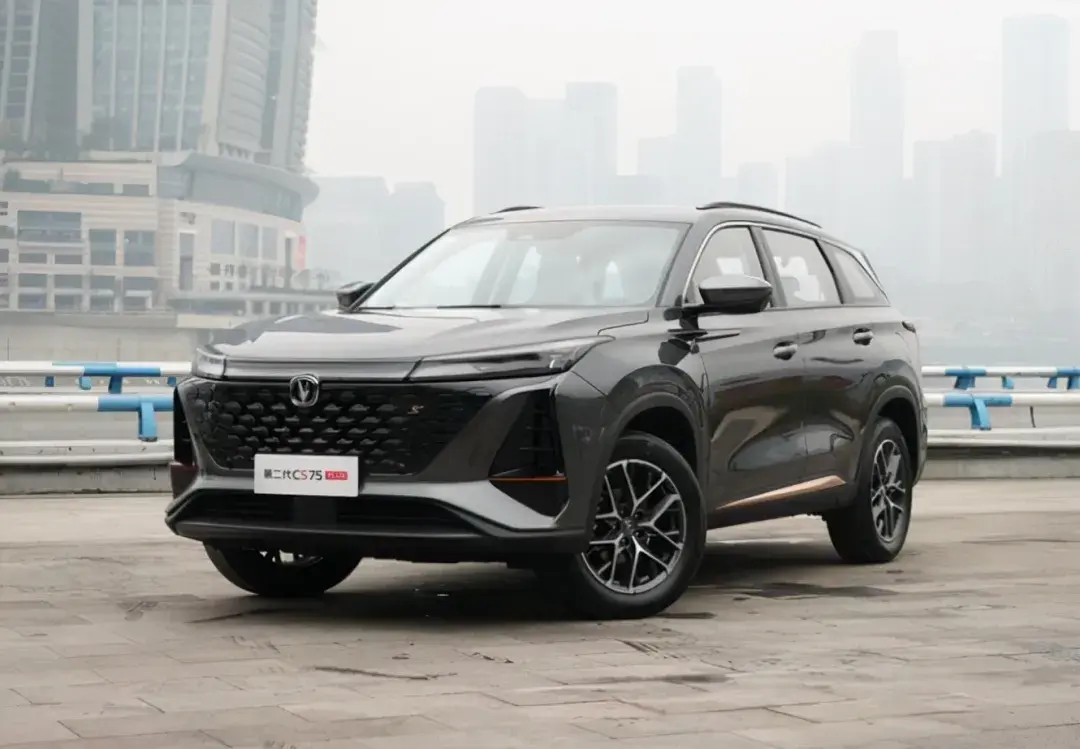 2025款長安CS75plus正式發布,全新的外觀內飾,1.5T+8AT,確實香