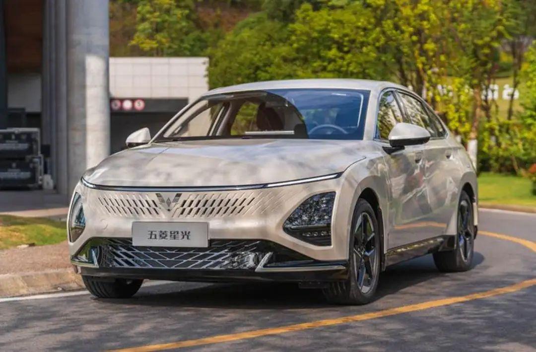 預算10萬塊,這3款國產(chǎn)混動轎車,空間大、配置高,最關鍵油耗低