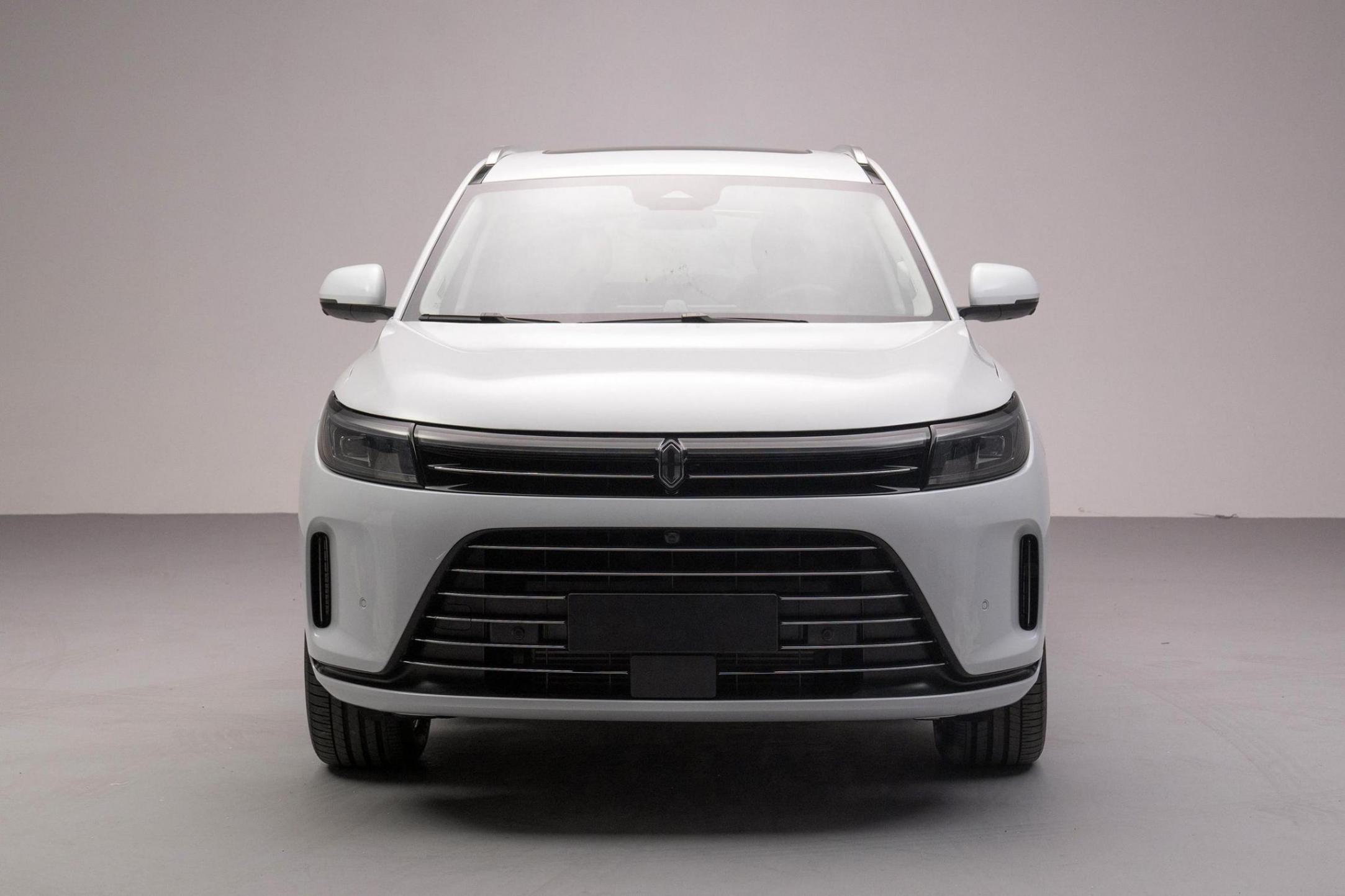 新問界M7實(shí)車曝光,前臉重新設(shè)計(jì),競(jìng)爭理想L7,這顏值你打幾分?