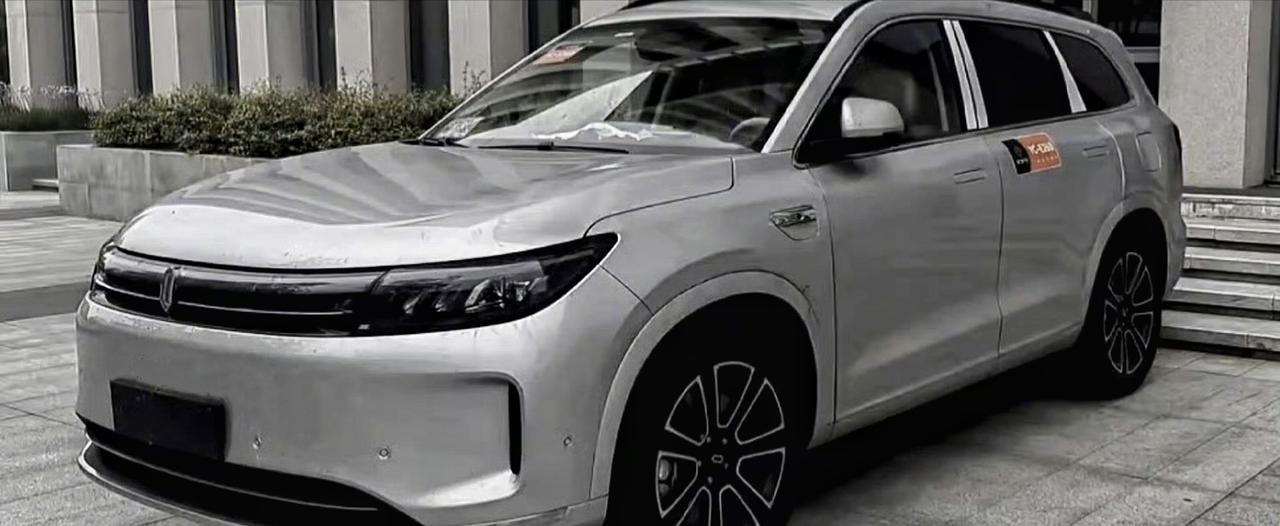新問界M7實(shí)車曝光,前臉重新設(shè)計(jì),競(jìng)爭理想L7,這顏值你打幾分?
