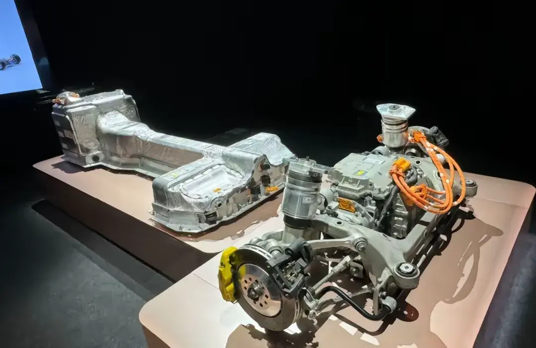 瑪莎拉蒂Folgore,1224馬力純電敞篷車,坐姿持平燃油車的秘訣