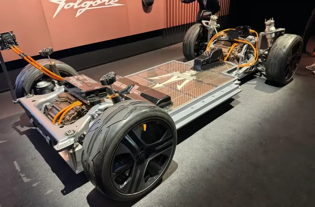 瑪莎拉蒂Folgore,1224馬力純電敞篷車,坐姿持平燃油車的秘訣
