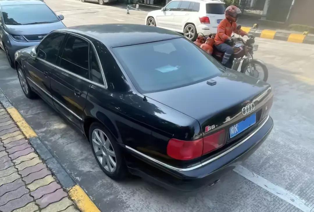 24年前,德系西裝型男 丨 奧迪S8初代/Audi S8 D2