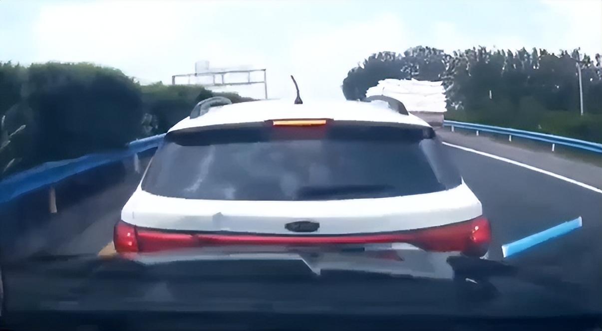 新手司機開車容易犯5個致命錯誤,危險就發生在一瞬間,要盡快改