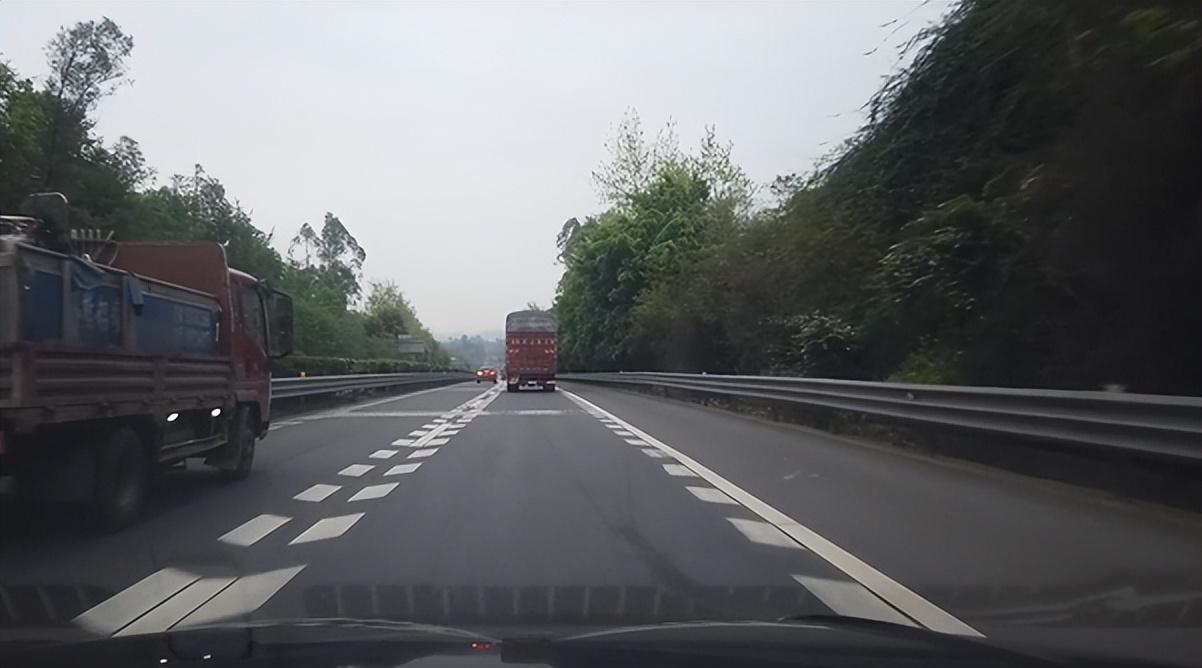 新手司機開車容易犯5個致命錯誤,危險就發生在一瞬間,要盡快改
