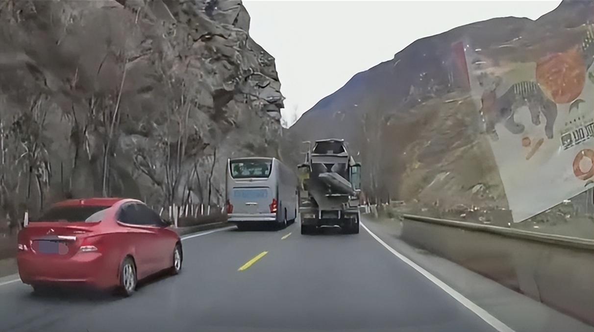 新手司機開車容易犯5個致命錯誤,危險就發生在一瞬間,要盡快改