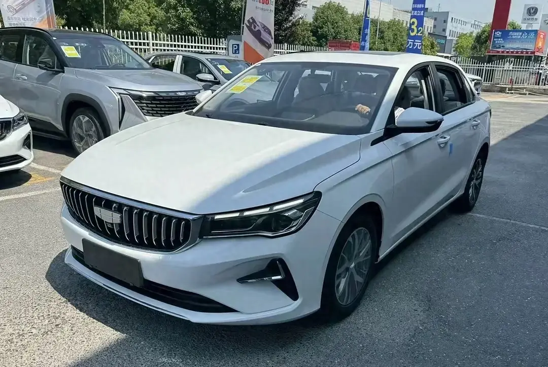 4.98萬(wàn)?第4代吉利帝豪實(shí)車到店,卡羅拉還咋賣?
