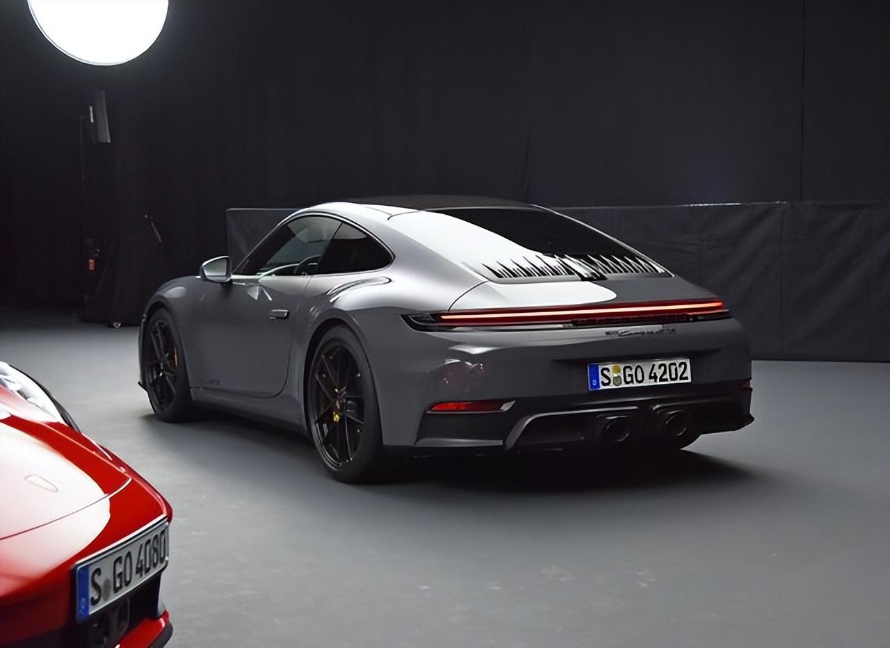 全新保時捷911來了,搭載T-Hybrid混動系統(tǒng),541匹馬力、3.9s破百
