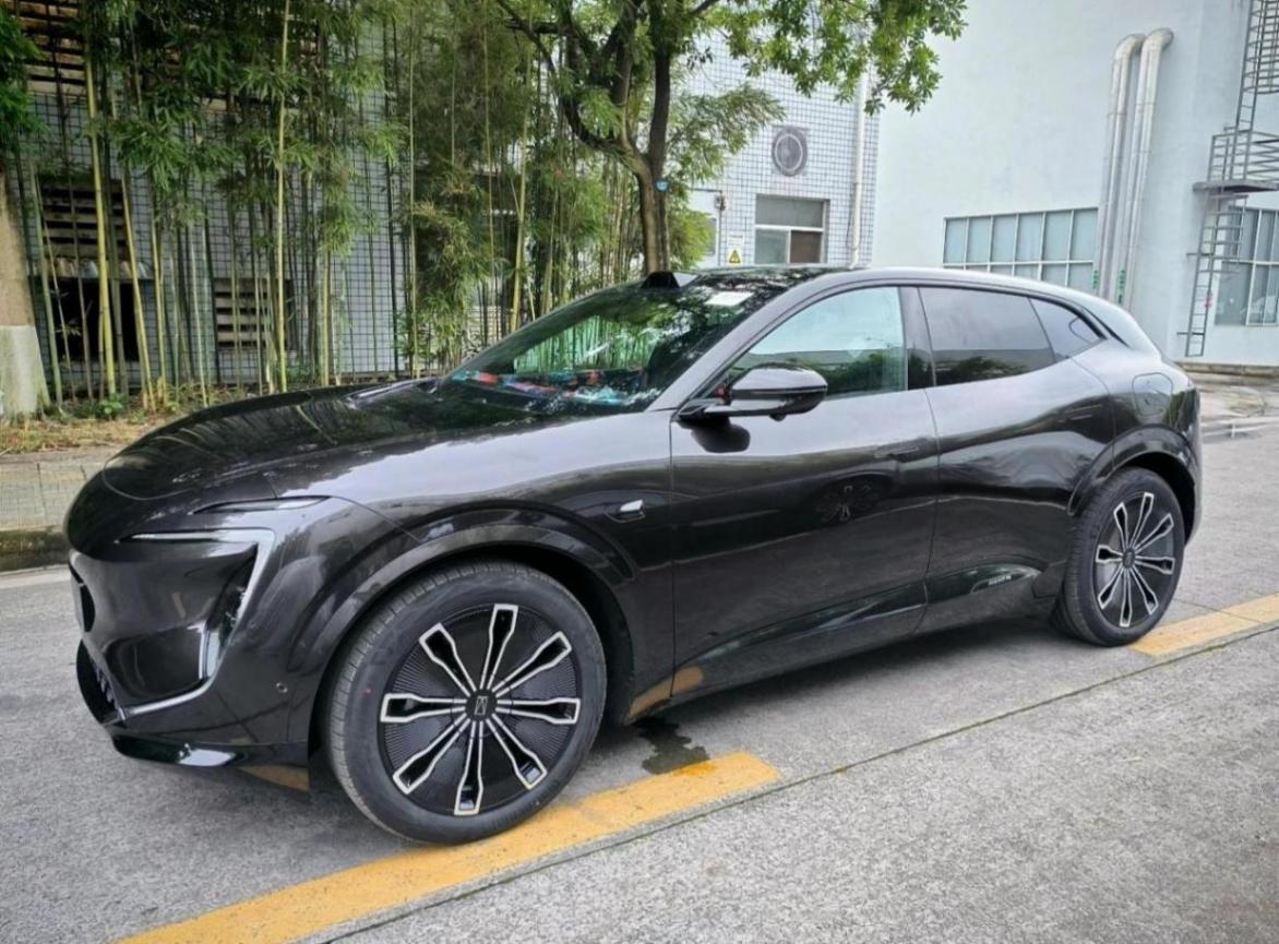 車尾設計非常個性,阿維塔07實車圖曝光