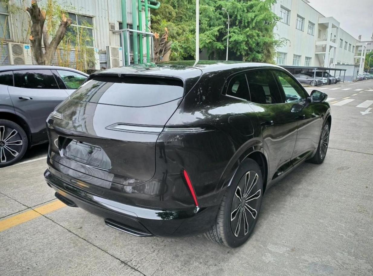 車尾設計非常個性,阿維塔07實車圖曝光
