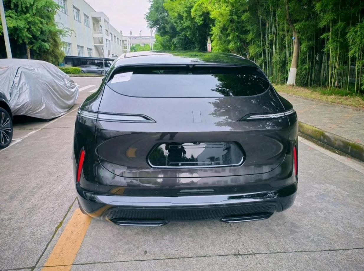 車尾設計非常個性,阿維塔07實車圖曝光