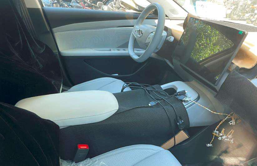對標比亞迪秦,小鵬全新車型曝光,外觀很個性時尚,續航超500km