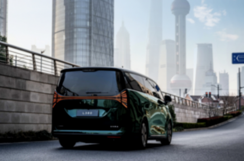續航超800km,或下月上市!吉利全新純電8座MPV曝光,價格你能接受?