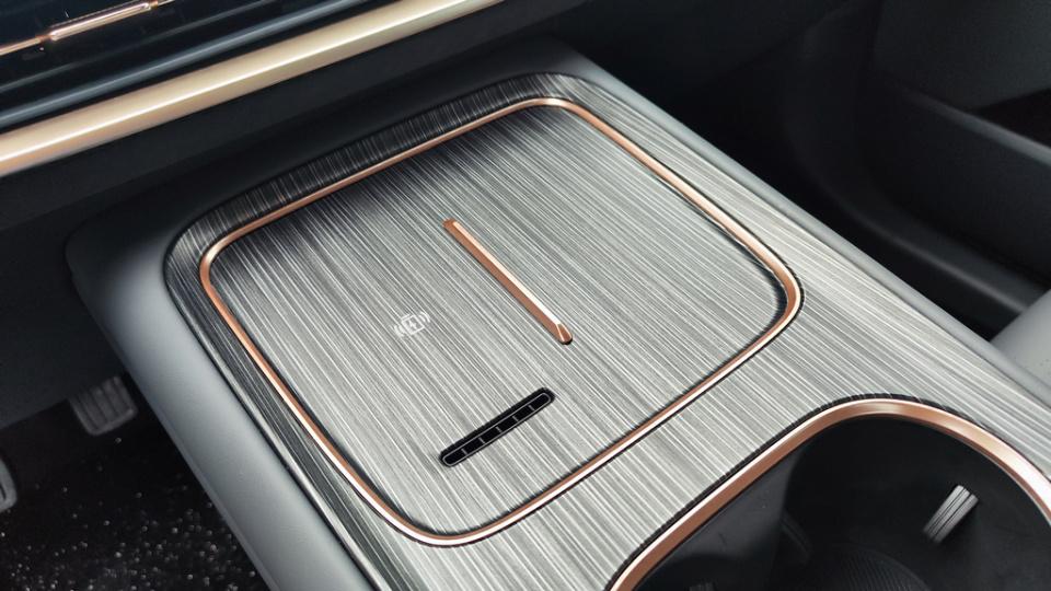 5米車(chē)長(zhǎng)+3米軸距+6座布局,試駕東風(fēng)奕派eπ008