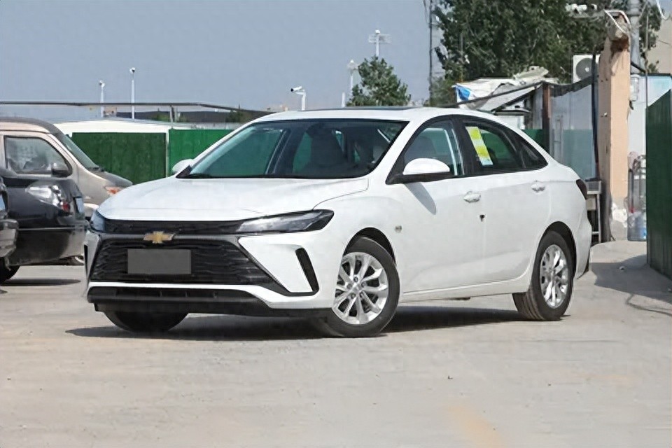 10萬以內的代步車,可以看看這兩款,耐用省油、保養便宜