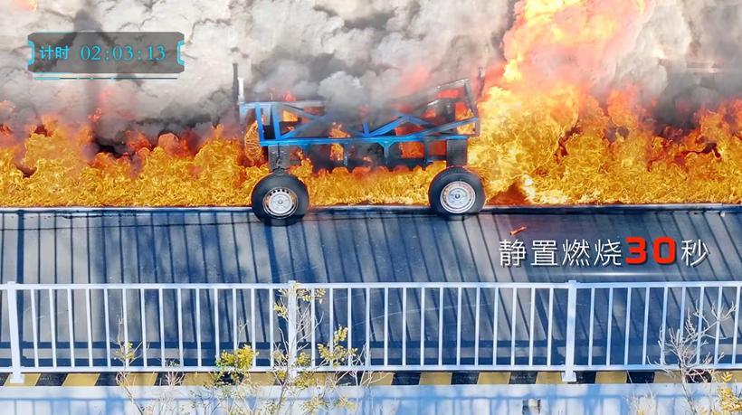 再上硬菜!紅旗HS7 PHEV激光照射也不起火,電池自帶“消防中隊”