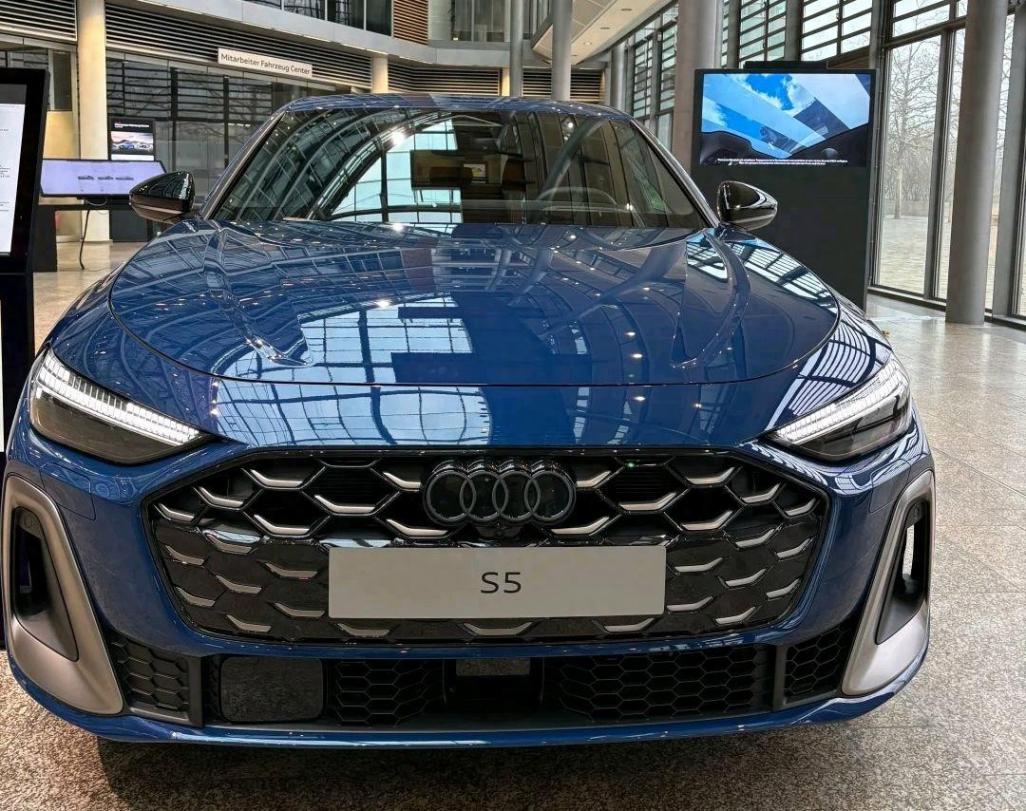 新奧迪A5實車曝光,全面接替A4車型,帥氣依舊