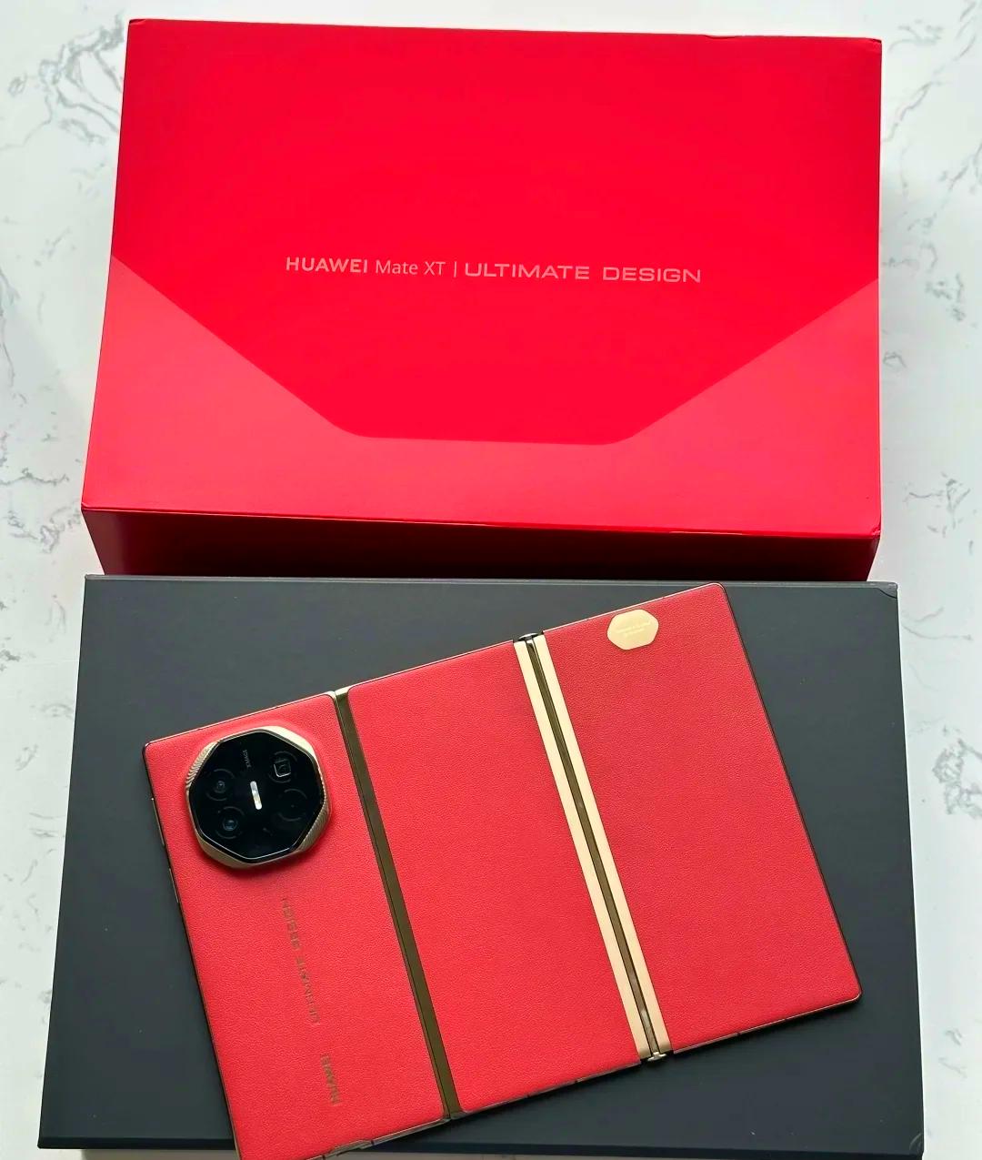 余承東自駕回老家,滿滿年貨,有華為手機平板,血壓表送父母老人