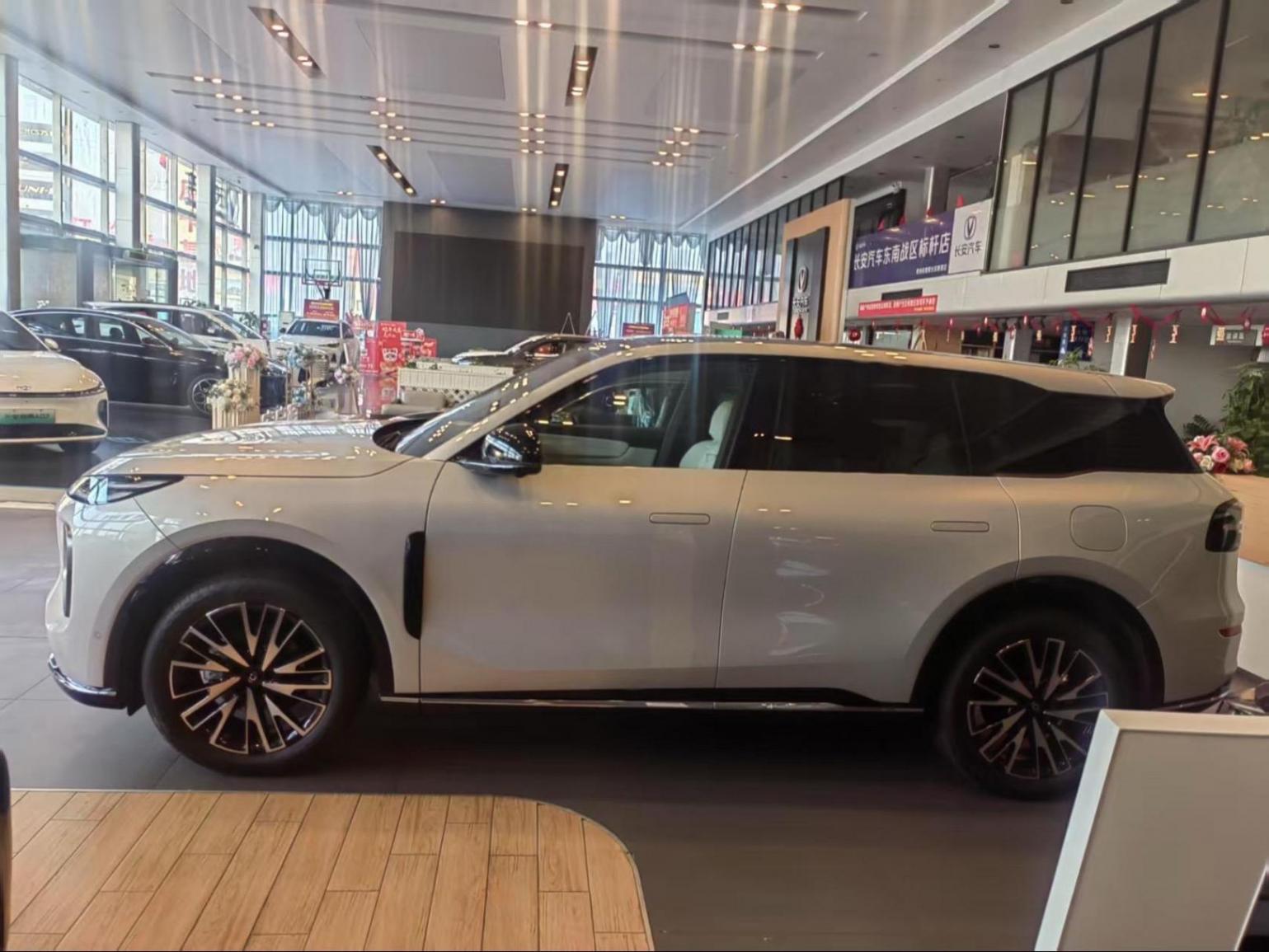 長安啟源Q07實車到店,長超4米8+高階智駕,續航1400km+CDC懸架