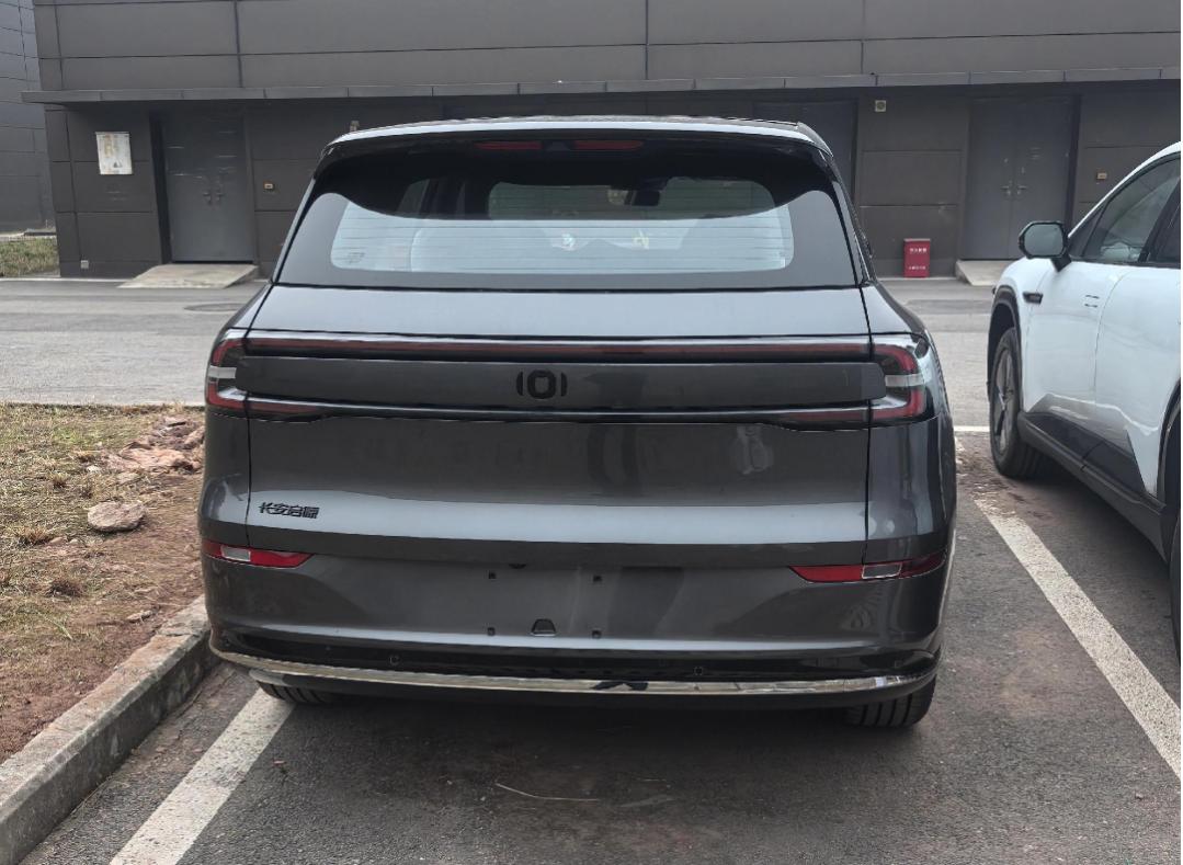 長安啟源Q07實車到店,長超4米8+高階智駕,續航1400km+CDC懸架