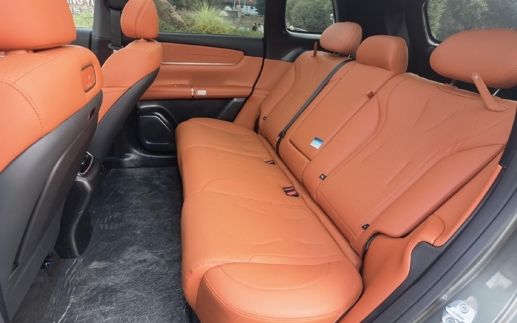 長安啟源Q07實車到店,長超4米8+高階智駕,續航1400km+CDC懸架
