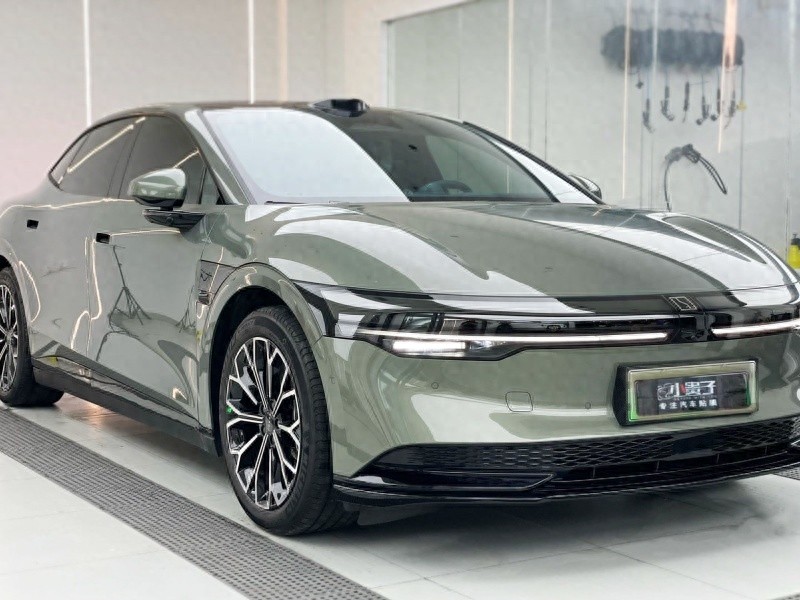科技與奢華的完美結(jié)合:三款電動(dòng)轎車橫評(píng)