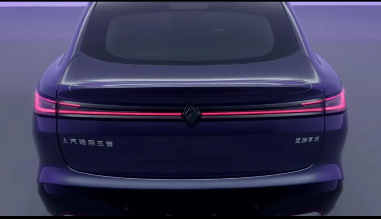 五菱再出王炸!寶駿享境雙動力齊發(fā),智能配置拉滿挑戰(zhàn)中高端市場