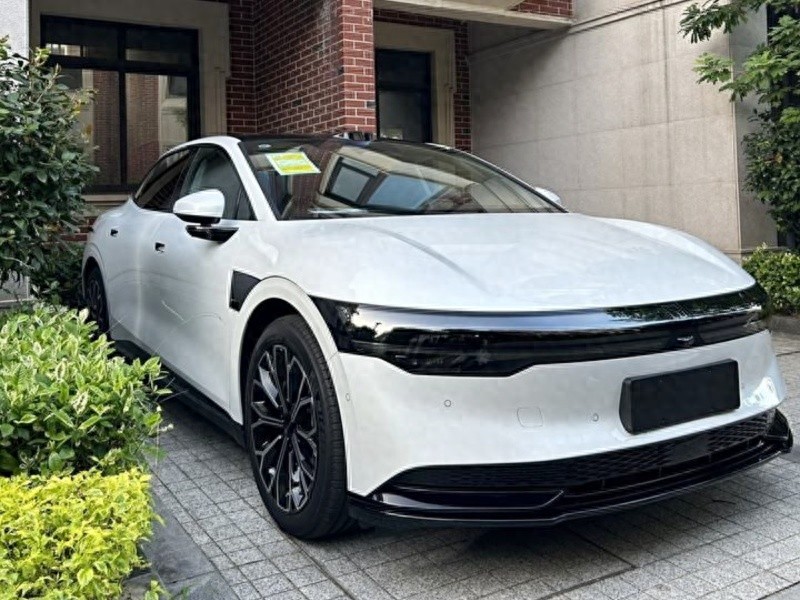 極氪007 VS 智己L6:電動轎車“王者之戰”,究竟誰能稱王?
