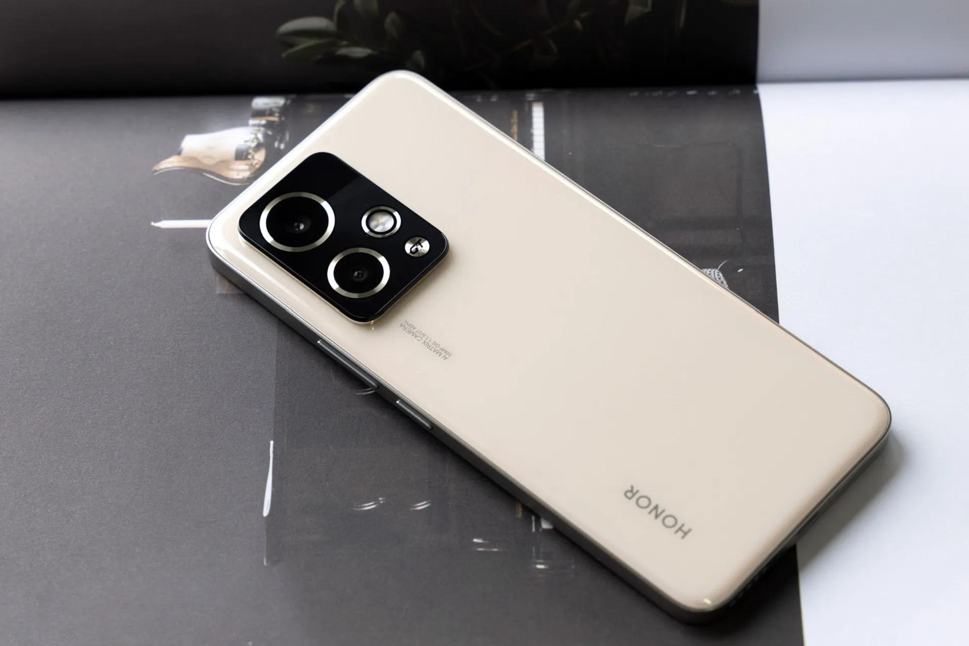 千元機皇之爭再升級!2025年realme、小米、榮耀誰更懂年輕人?