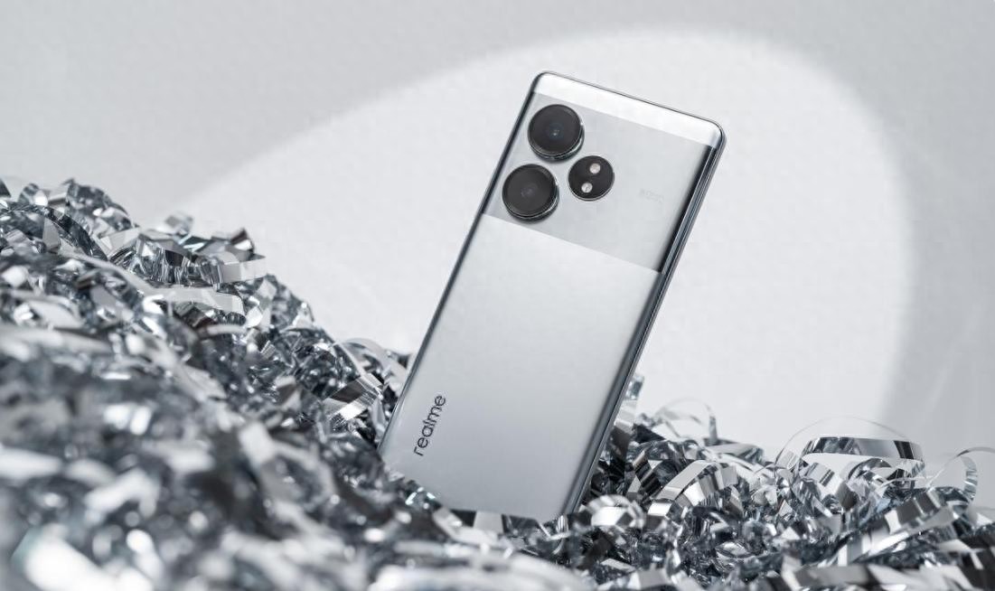 千元機皇之爭再升級!2025年realme、小米、榮耀誰更懂年輕人?