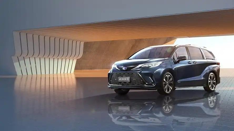 豐田格瑞維亞解析:5.2米大塊頭MPV,2.5L混動+四驅,油耗5.66L