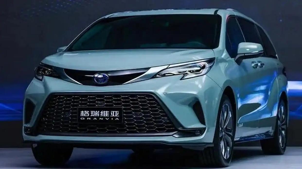 豐田格瑞維亞解析:5.2米大塊頭MPV,2.5L混動+四驅,油耗5.66L