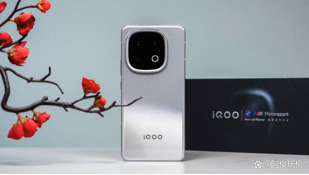 iQOO 13暴降535元!驍龍8至尊版+2K直屏碾壓紅米K80 Pro