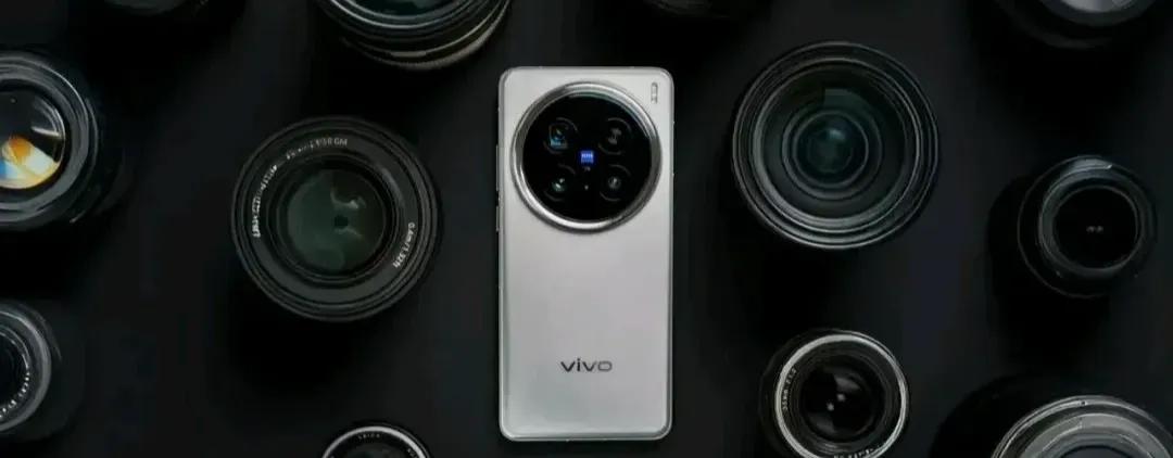 vivo X200Ultra采用了專業(yè)相機(jī)的設(shè)計思路