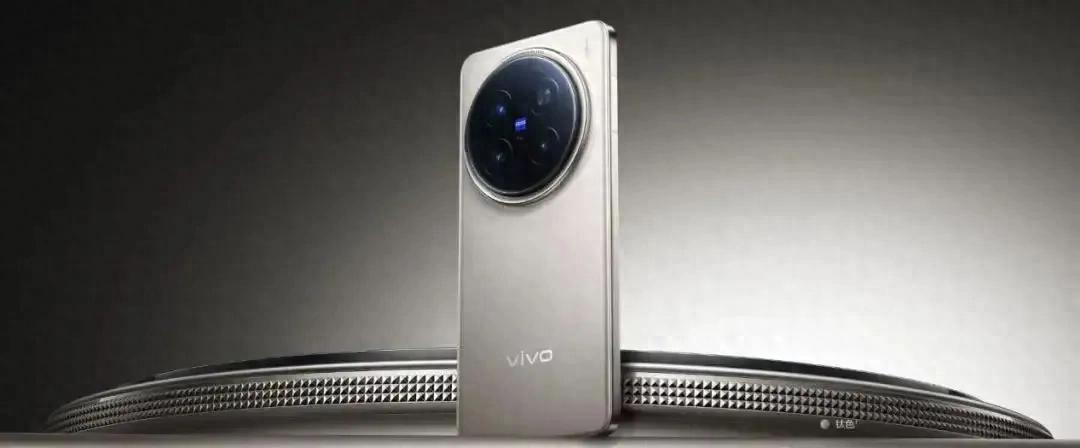 vivo X200Ultra采用了專業(yè)相機(jī)的設(shè)計思路