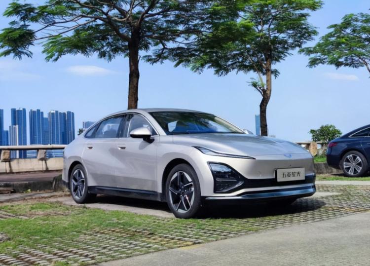 還是五菱懂國人!第3000萬輛車下線,星光家族為何這么受歡迎?