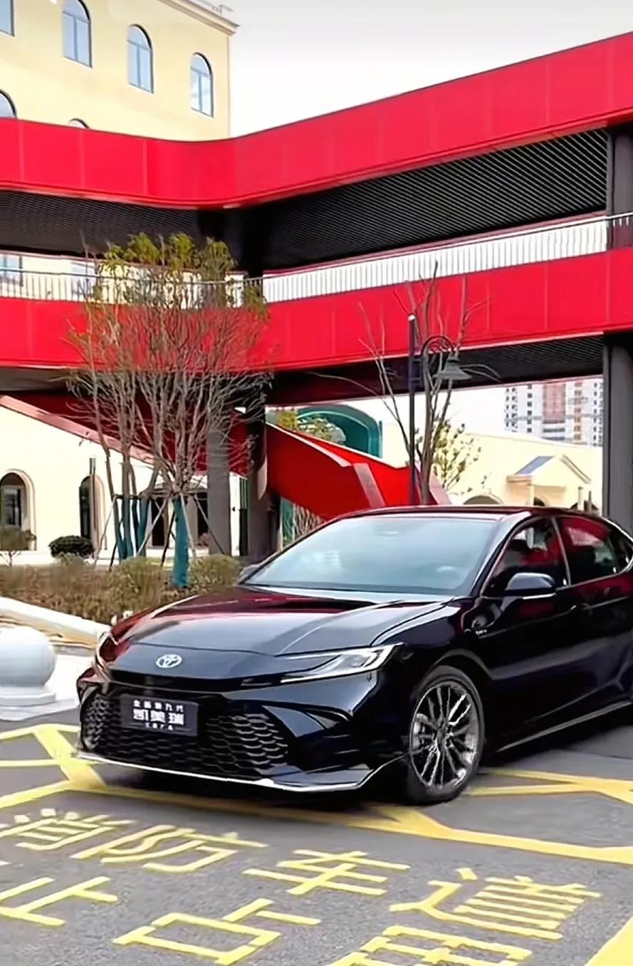 2025年性價比最高的三款B級車 紅旗H5 大眾帕薩特B9 豐田凱美瑞